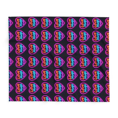 Vibrant Love Hugs Fleece Blanket - Cozy Heart Design for Comfort and Warmth