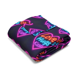 Vibrant Love Hugs Fleece Blanket - Cozy Heart Design for Comfort and Warmth