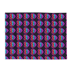 Vibrant Love Hugs Fleece Blanket - Cozy Heart Design for Comfort and Warmth