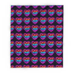 Vibrant Love Hugs Fleece Blanket - Cozy Heart Design for Comfort and Warmth